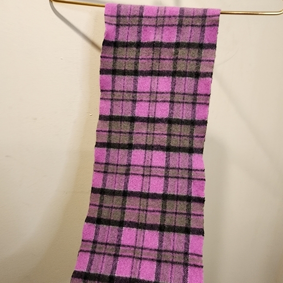 Johnstons Lambswool pink and black Plaid scarf - Picture 5 of 5